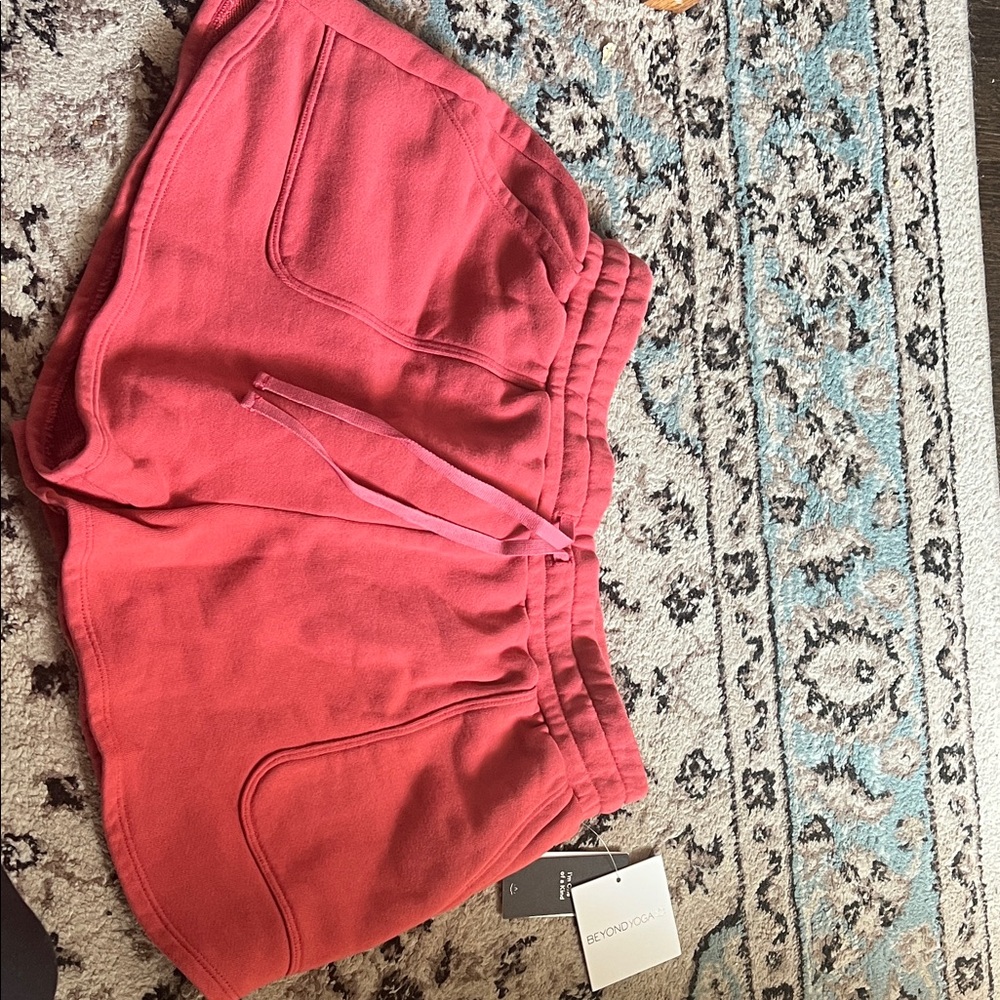 NWT Beyond Yoga salmon Athletic Shorts